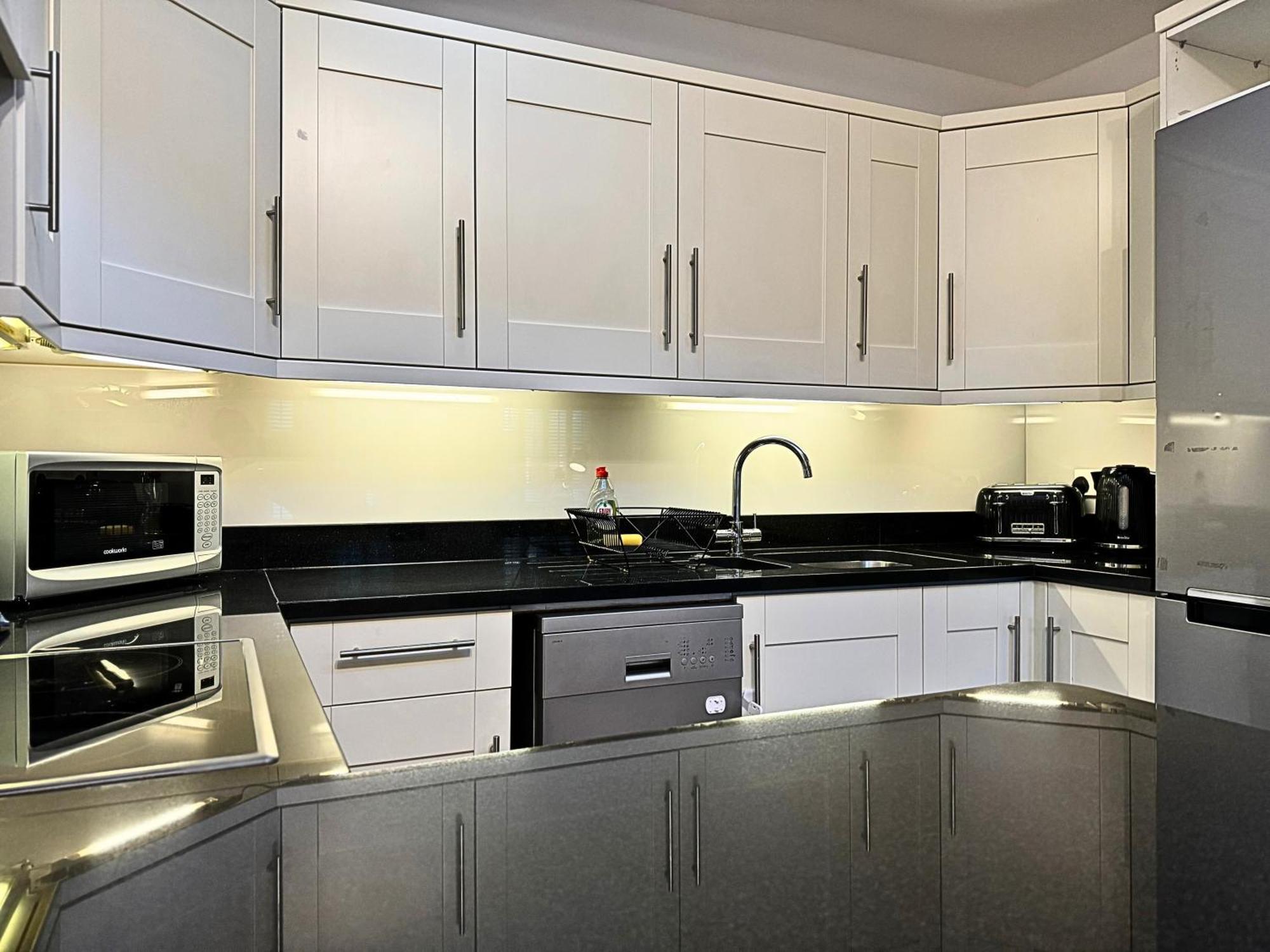 The Heart Of Kensington Mews - 3 Bedrooms House-Private Entrance-Hyde Park Walk Away-Green Park 9 Minutes Underground- The Best Of London With Glamour Of Kensington Exterior foto